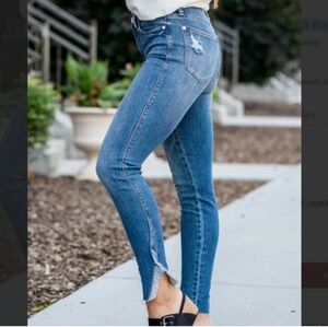 Judy Blue Edinburgh Med Wash Blue Skinny Fit, Raw Hem Ankle Jeans 5/27